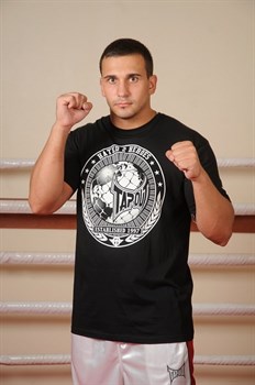 Футболка Tapout Bonafied черная - в стойке