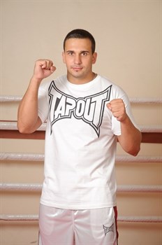 Футболка Tapout Classic Collection бело-черная - в стойке