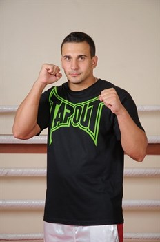 Футболка Tapout Classic Collection черно-зеленая - в стойке