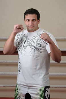 Футболка Tapout Bones белая - в стойке