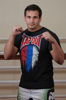Футболка Tapout Russia Country - в стойке