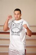 Футболка Tapout Known Worldwide белая - в стойке