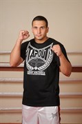 Футболка Tapout Known Worldwide черная - в стойке