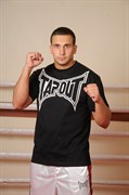 Футболка Tapout Classic Collection черно-белая - в стойке