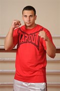 Футболка Tapout Classic Collection красно-черная - в стойке