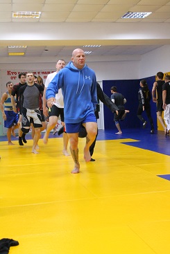 Джефф Монсон проводит тренировку в Омске